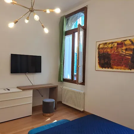 Rialto Bridge Lovely Apartment-3